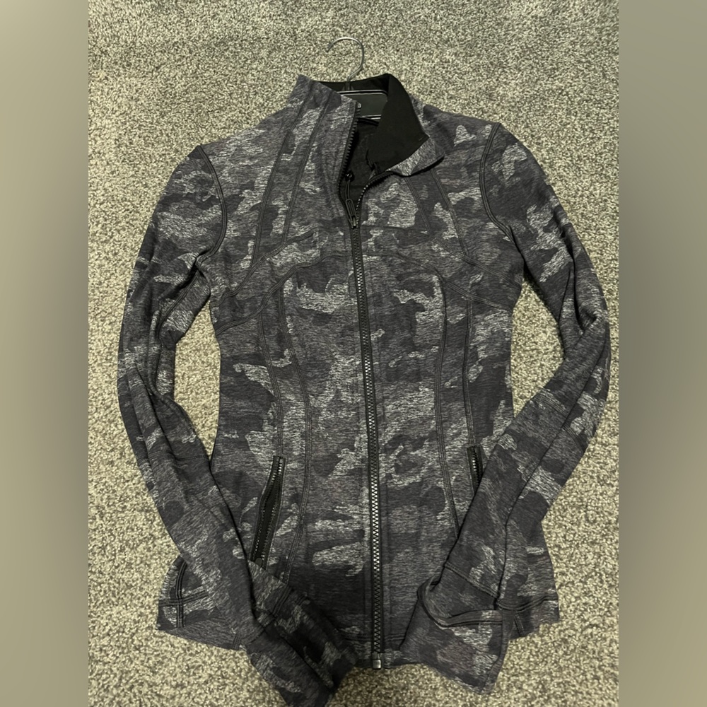 FLASH SALE Lululemon define jacket size 4